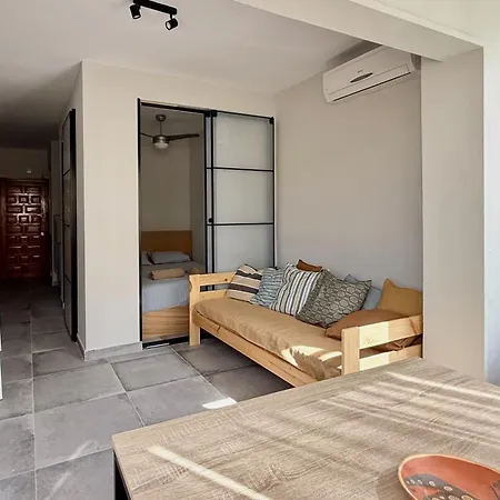 Cozy Downtown With Ac & Fast Wi-fi - Prime Location