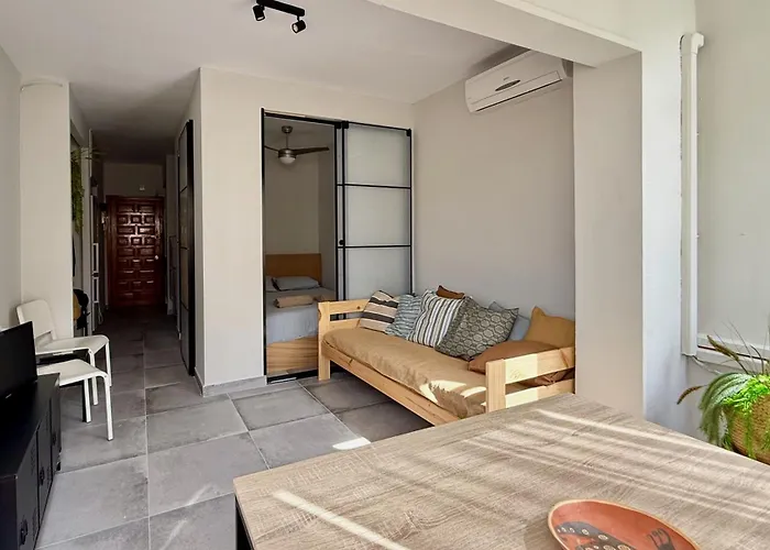 Cozy Downtown With Ac & Fast Wi-fi - Prime Location